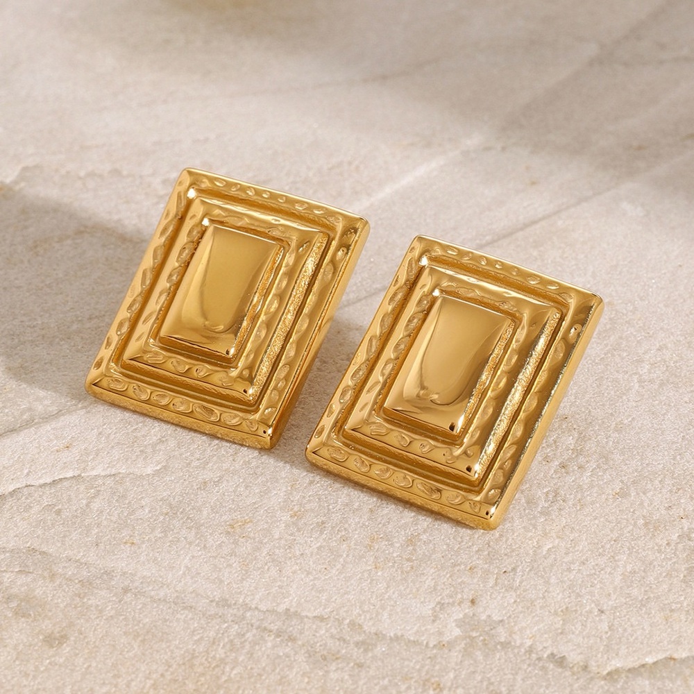 Elegant Gold Geometric Earrings